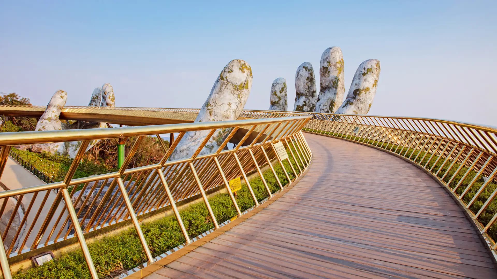 How much does a private Vietnam trip cost?
